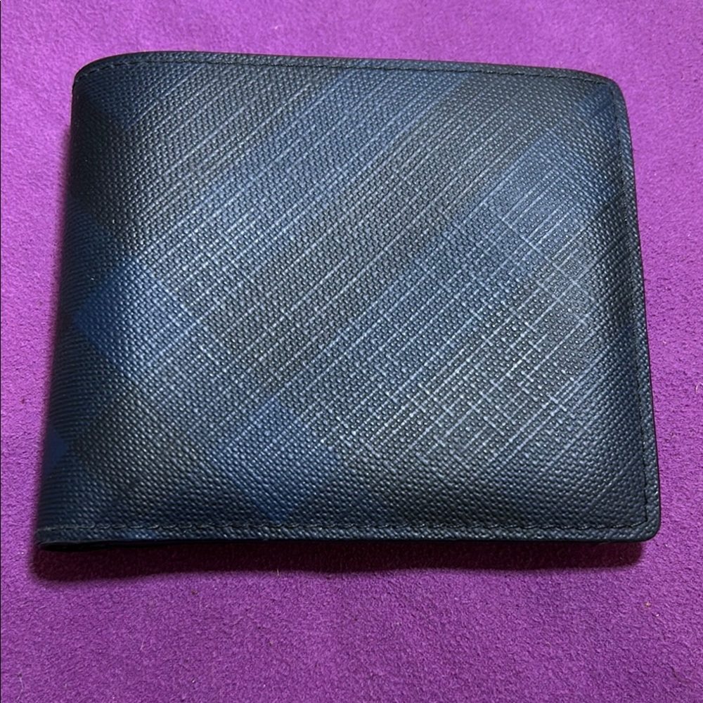 Burberry Black Key & Card Holder Minimalist Design